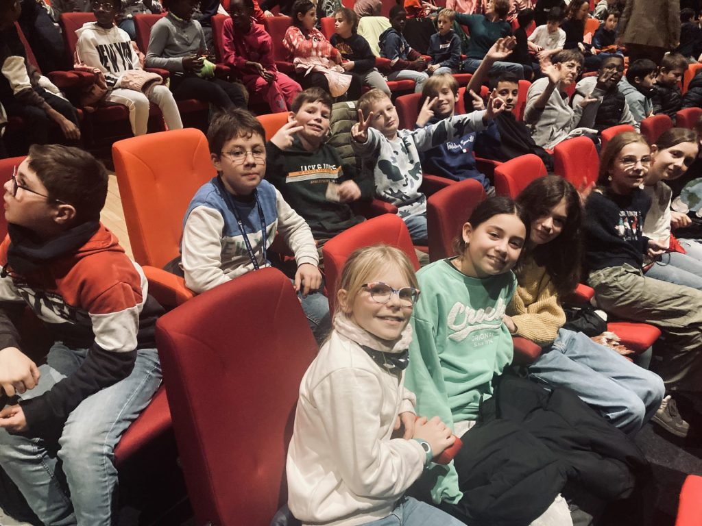 les 6G du collège de teloché au théâtre