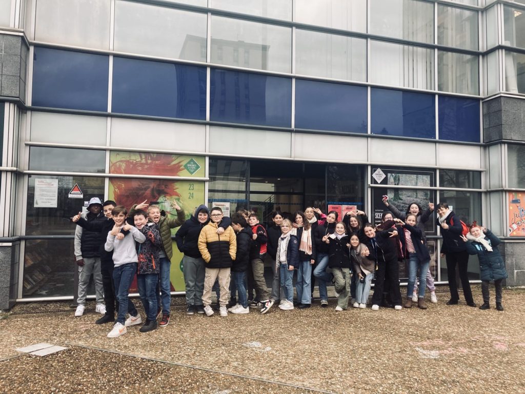les 6G du collège de teloché au théâtre