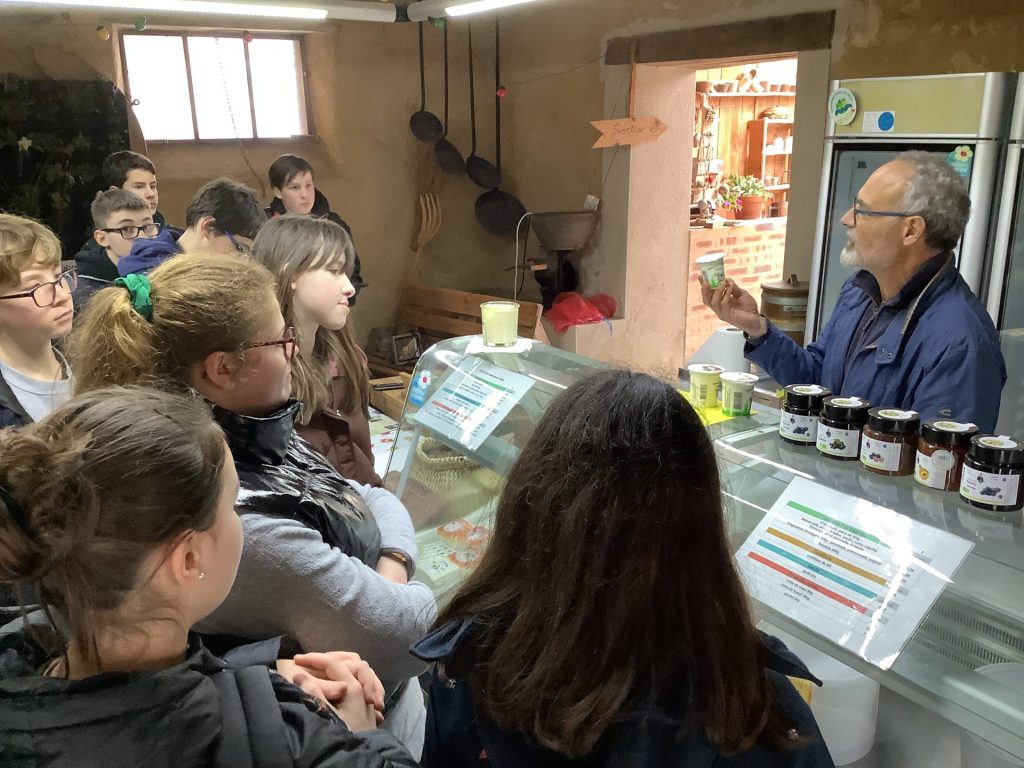 visite du GAEC Spay par le collège de teloché