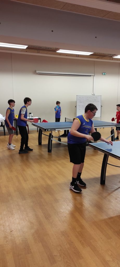 Compétition départementale de tennis de table teloché