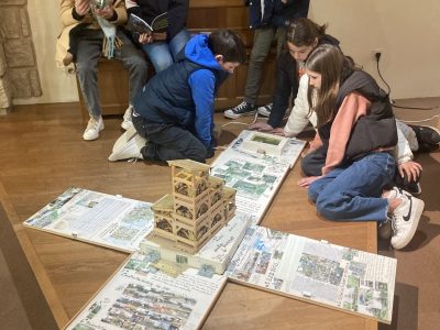 Visite de la galerie par les élèves de 6e